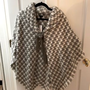 BNWT Ann Taylor Cape Sweater; White and Grey Houndstooth